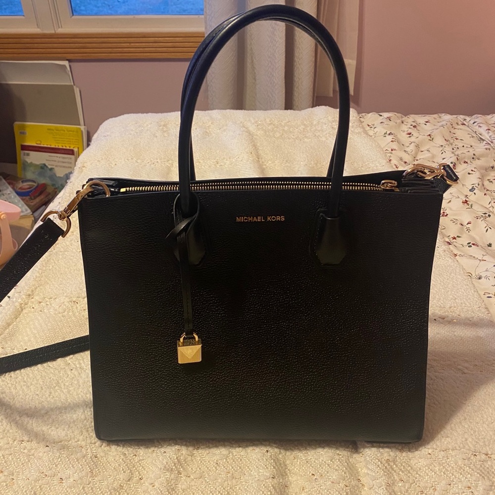 Michael Kors Carry All (SOLD)